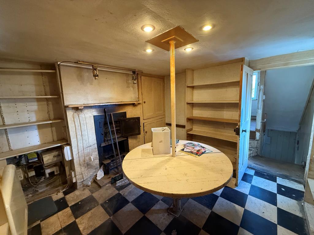 Lot: 115 - END-TERRACE HOUSE FOR REPAIR - Living room